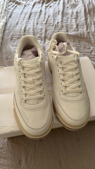 Zapatillas Reebok Club C Beige y Blancas