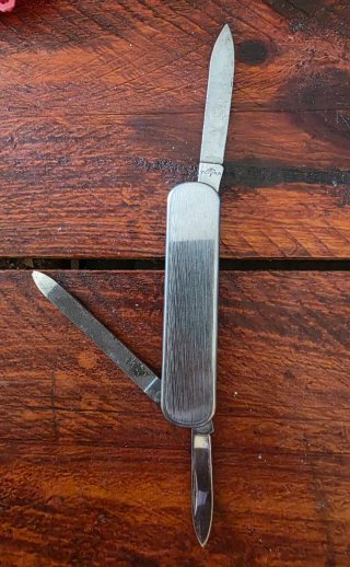 Victorinox victoria