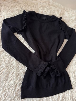 Jersey de punto negro vintage con volantes