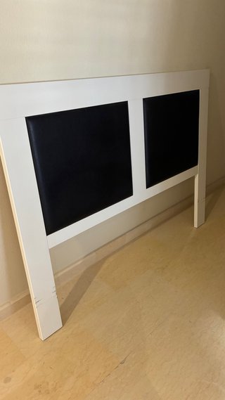 Cabecero de cama blanco y negro