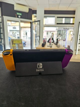 Nintendo Switch OLED Morado y Amarillo