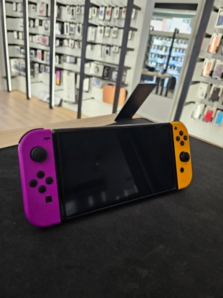 Nintendo Switch OLED Morado y Amarillo