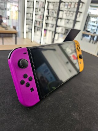 Nintendo Switch OLED Morado y Amarillo