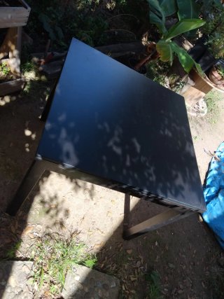 Mesa Extensible IKEA Negra y 4 sillas a juego.