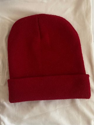 Gorra roja de punto suave