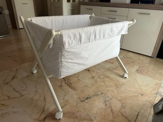 Minicuna blanca plegable
