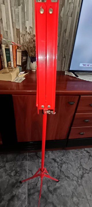Caballete de partitura rojo