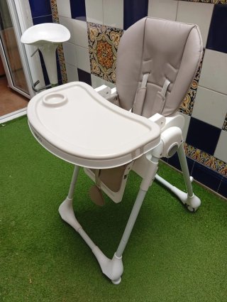 Trona de bebé gris