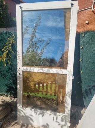 Puerta de Aluminio Exterior con Cristales