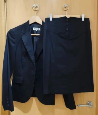 Traje de chaqueta y falda negro