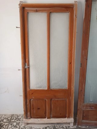 Puerta antigua madera y cristal