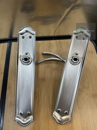 Amig – Juego de Manillas con Placa para Puerta