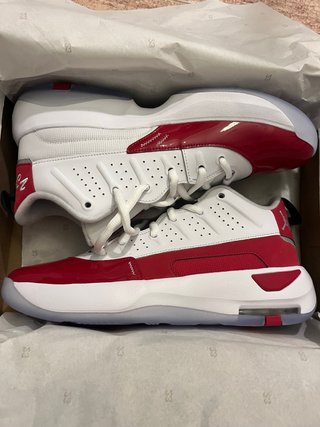 Zapatillas Jordan Blancas y Rojas