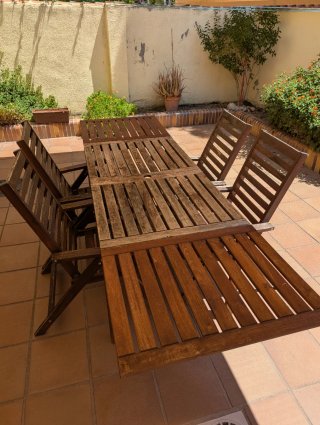 Mesa de Exterior de Madera con 4 Sillas + cojines