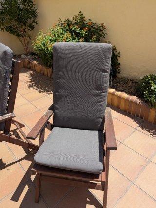 Mesa de Exterior de Madera con 4 Sillas + cojines
