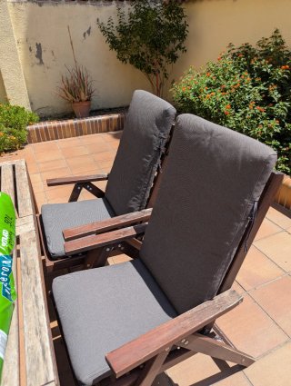 Mesa de Exterior de Madera con 4 Sillas + cojines