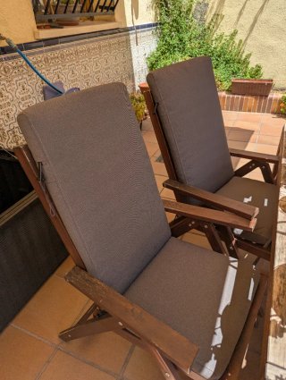 Mesa de Exterior de Madera con 4 Sillas + cojines