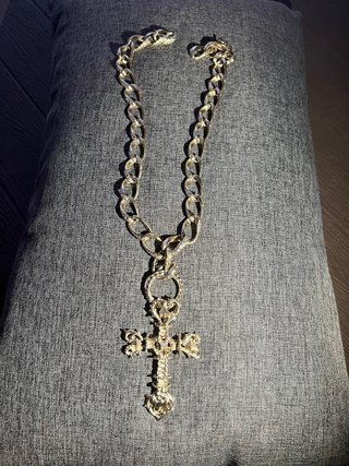 Collar con Cruz Christian Lacroix