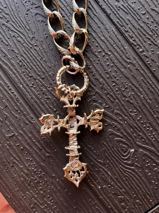 Collar con Cruz Christian Lacroix