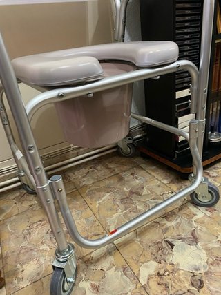 Silla de ducha con ruedas + palangana