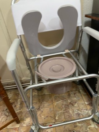 Silla de ducha con ruedas + palangana