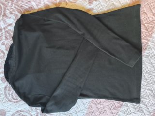 Blusa Negra de Manga Larga Vidrio