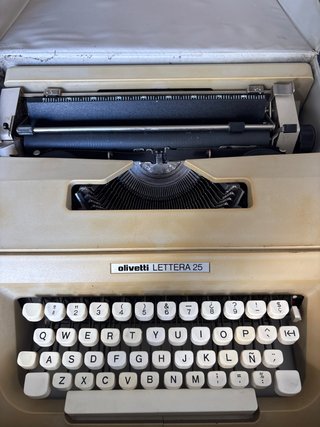 Máquina de escribir Olivetti Lettera 25