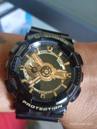 Reloj Casio G-SHOCK GA-110GB Negro y Dorado