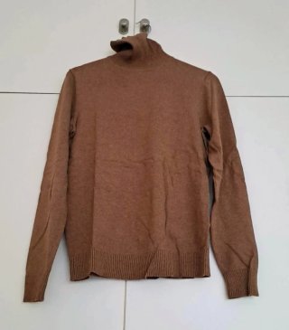 Jersey de Cuello Alto Color Tostado