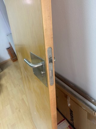 Puerta interior madera con cerradura