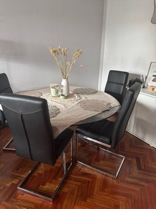 Conjunto de Mesa Redonda y 4 Sillas