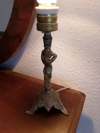 Lámpara de mesa estilo Art Nouveau