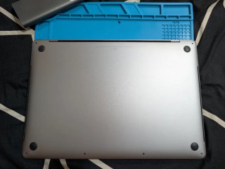 MacBook Pro 15" 2018 (A1990). No enciende