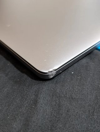 MacBook Pro 15" 2018 (A1990). No enciende