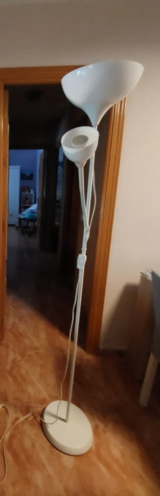 Lámpara de Pie Blanca