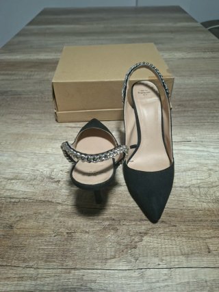 Zapatos Zara Talla 38 Negros con Cadena