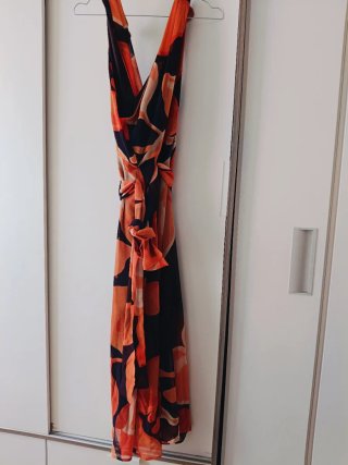 Vestido largo estampado naranja y negro