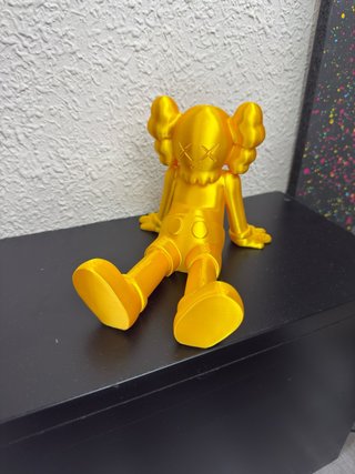 Figura Kaws Dorada Decoración
