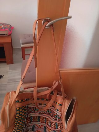 Bolsa de viaje de cuero con diseño étnico