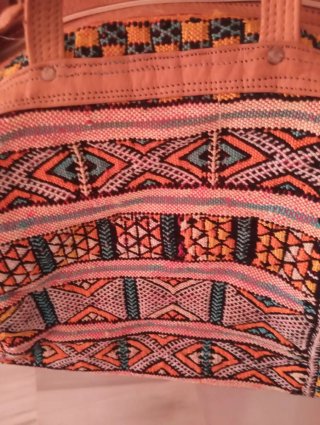 Bolsa de viaje de cuero con diseño étnico