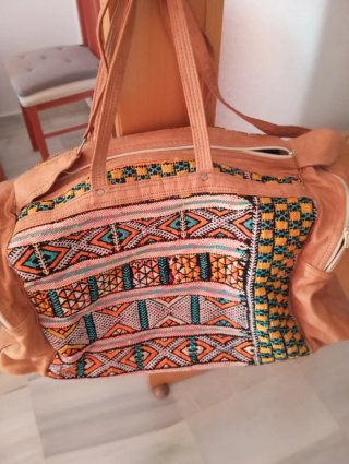 Bolsa de viaje de cuero con diseño étnico