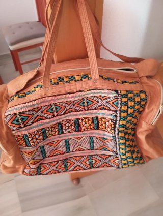 Bolsa de viaje de cuero con diseño étnico