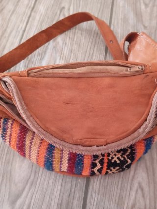 Bolsa de viaje de cuero con diseño étnico