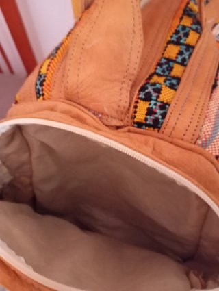 Bolsa de viaje de cuero con diseño étnico