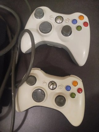 Xbox 360 Blanca con 2 Controles