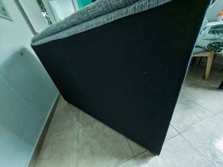 Sofá de tela gris