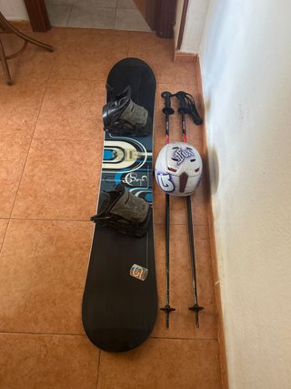 Tabla Snowboard + Botas + Bastones + Casco