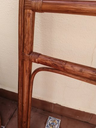 Cabecero de cañas de bambú, ratán y mimbre
