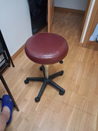 Taburete giratorio con ruedas