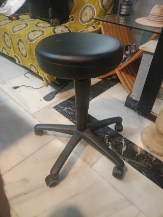 Taburete con Ruedas Negro